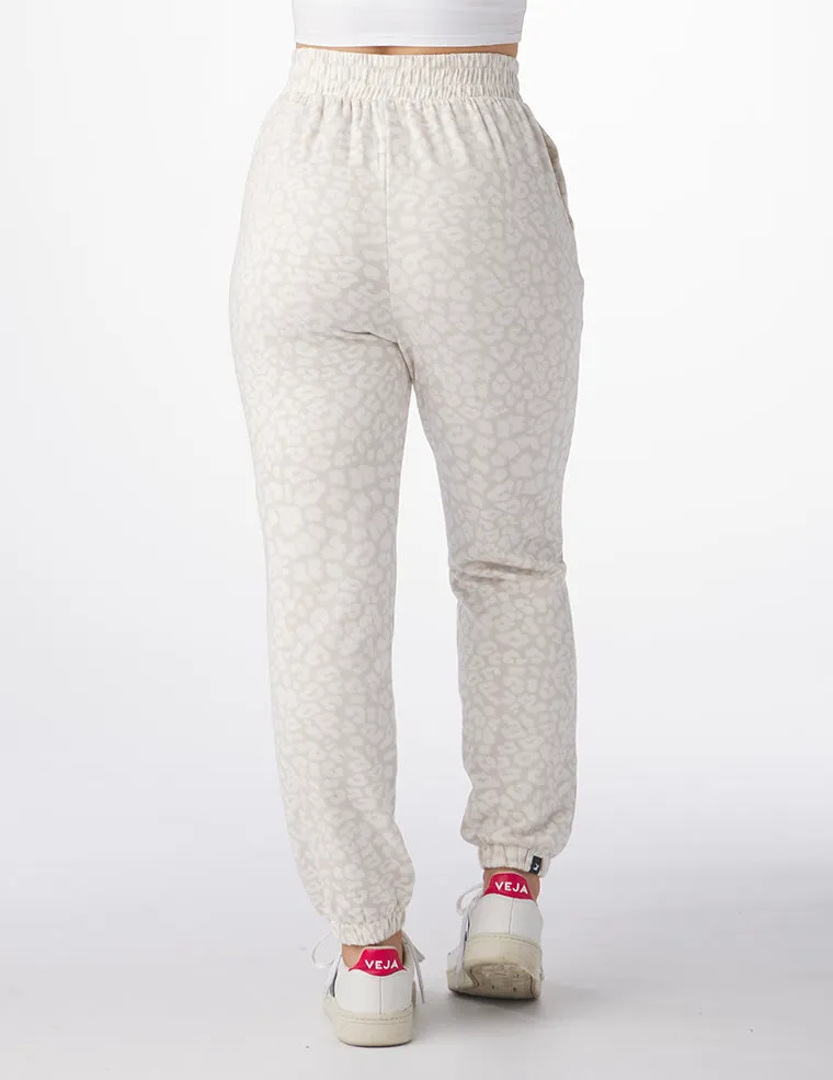 Powder Jogger: Oatmilk White Leopard